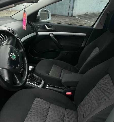 Білий Шкода Октавія, об'ємом двигуна 1.8 л та пробігом 290 тис. км за 7000 $, фото 9 на Automoto.ua