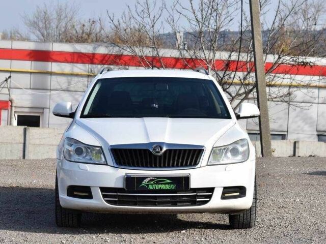 Білий Шкода Октавія, об'ємом двигуна 1.6 л та пробігом 259 тис. км за 7200 $, фото 5 на Automoto.ua