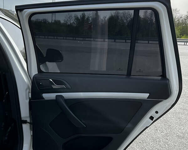 Белый Шкода Октавия, объемом двигателя 1.6 л и пробегом 325 тыс. км за 7800 $, фото 26 на Automoto.ua