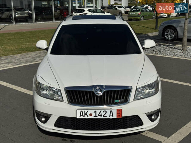 Белый Шкода Октавия, объемом двигателя 2 л и пробегом 311 тыс. км за 10999 $, фото 1 на Automoto.ua