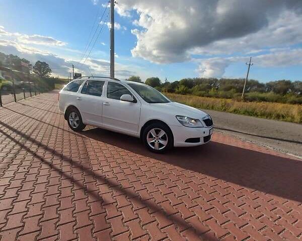 Белый Шкода Октавия, объемом двигателя 1.6 л и пробегом 405 тыс. км за 5999 $, фото 3 на Automoto.ua