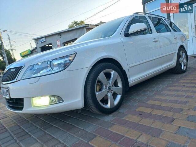 Белый Шкода Октавия, объемом двигателя 1.8 л и пробегом 182 тыс. км за 8000 $, фото 2 на Automoto.ua