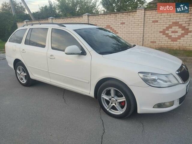 Білий Шкода Октавія, об'ємом двигуна 1.6 л та пробігом 357 тис. км за 6400 $, фото 3 на Automoto.ua