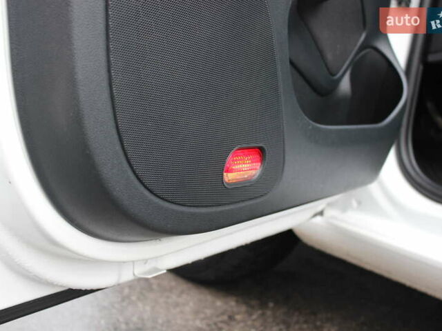 Белый Шкода Октавия, объемом двигателя 1.2 л и пробегом 260 тыс. км за 7700 $, фото 13 на Automoto.ua