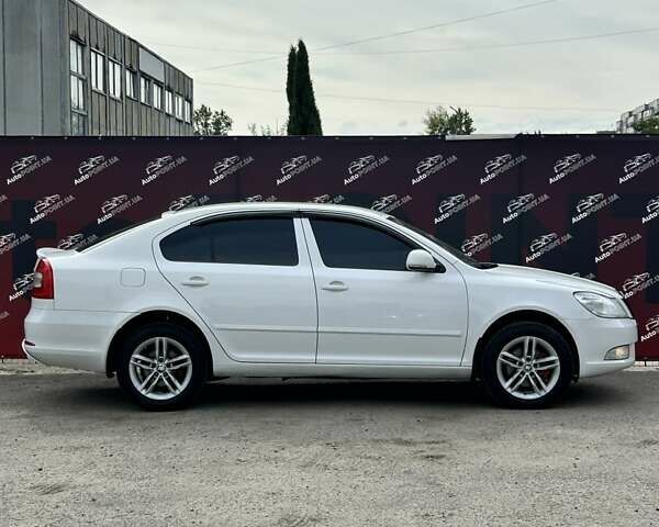 Білий Шкода Октавія, об'ємом двигуна 1.8 л та пробігом 233 тис. км за 8200 $, фото 3 на Automoto.ua