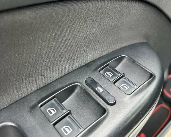 Білий Шкода Октавія, об'ємом двигуна 1.8 л та пробігом 233 тис. км за 8200 $, фото 19 на Automoto.ua