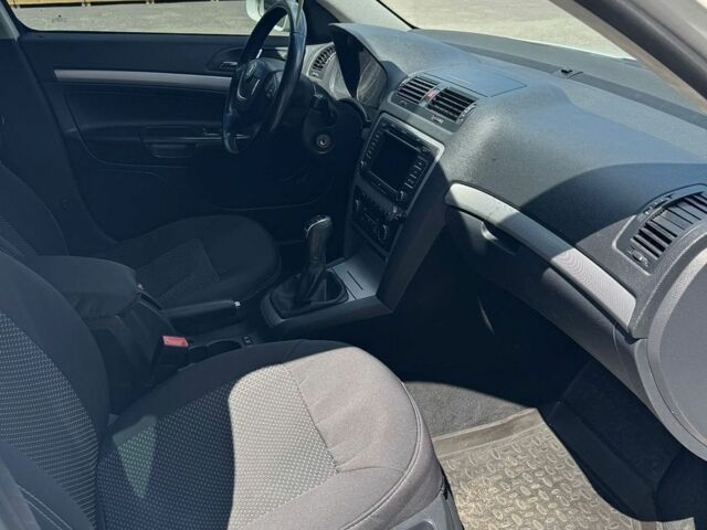 Білий Шкода Октавія, об'ємом двигуна 1.8 л та пробігом 210 тис. км за 6500 $, фото 9 на Automoto.ua