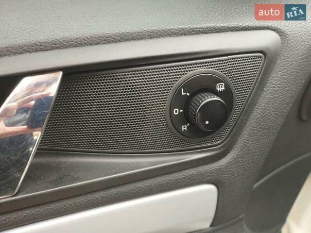 Білий Шкода Октавія, об'ємом двигуна 1.8 л та пробігом 251 тис. км за 10000 $, фото 10 на Automoto.ua