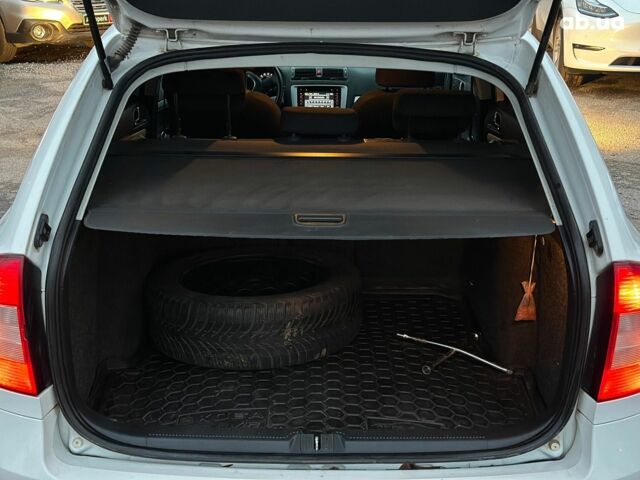 Белый Шкода Октавия, объемом двигателя 1.8 л и пробегом 316 тыс. км за 7290 $, фото 11 на Automoto.ua