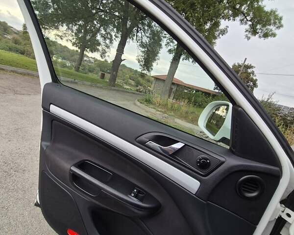 Білий Шкода Октавія, об'ємом двигуна 1.6 л та пробігом 224 тис. км за 7600 $, фото 18 на Automoto.ua
