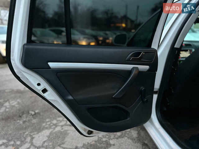 Білий Шкода Октавія, об'ємом двигуна 1.8 л та пробігом 316 тис. км за 7290 $, фото 9 на Automoto.ua