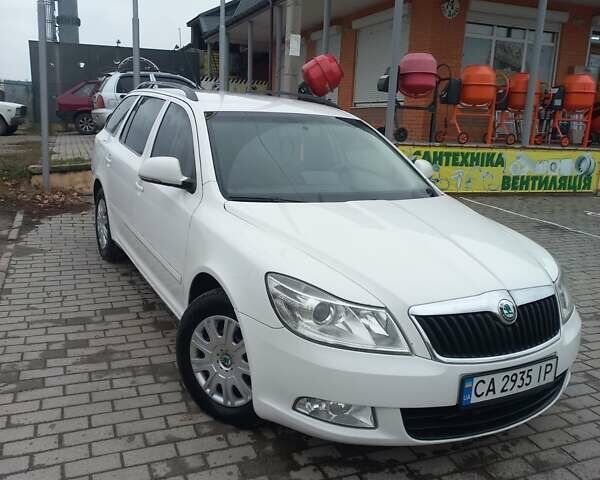 Белый Шкода Октавия, объемом двигателя 1.6 л и пробегом 360 тыс. км за 7900 $, фото 7 на Automoto.ua