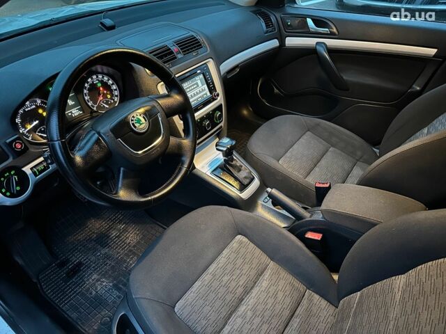 Белый Шкода Октавия, объемом двигателя 1.8 л и пробегом 316 тыс. км за 7290 $, фото 18 на Automoto.ua