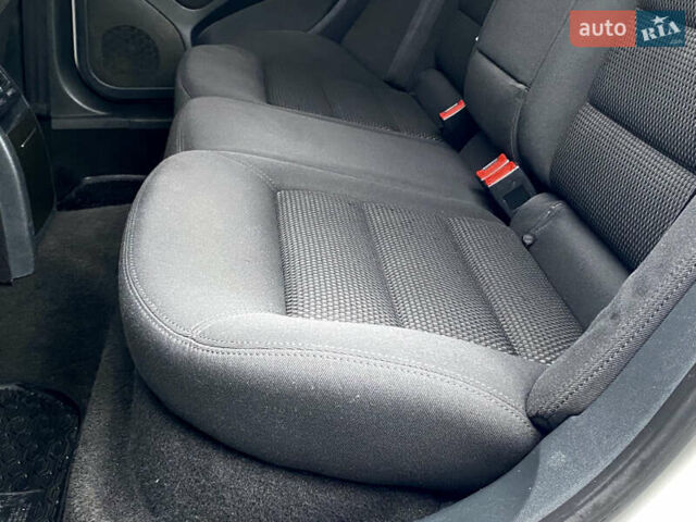 Белый Шкода Октавия, объемом двигателя 2 л и пробегом 282 тыс. км за 8700 $, фото 62 на Automoto.ua