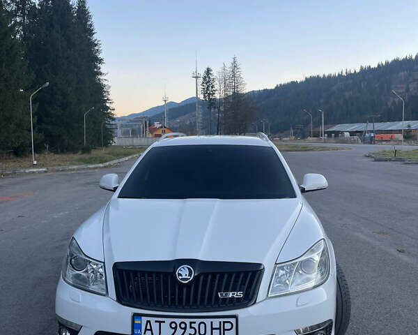 Белый Шкода Октавия, объемом двигателя 2 л и пробегом 320 тыс. км за 9800 $, фото 1 на Automoto.ua