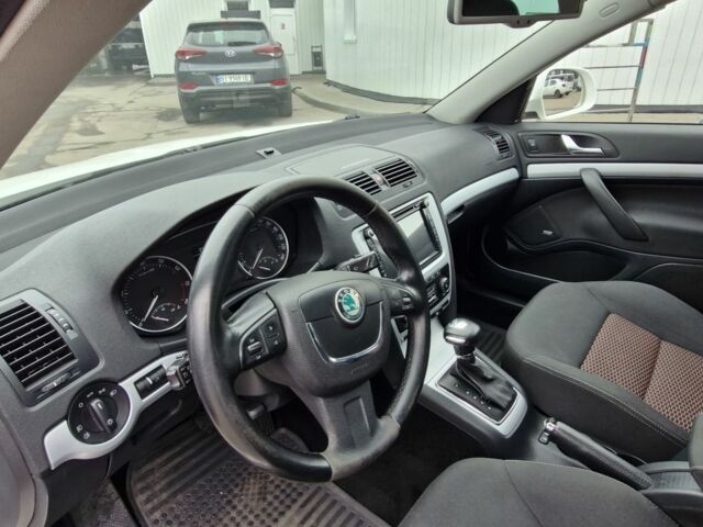 Белый Шкода Октавия, объемом двигателя 1.8 л и пробегом 243 тыс. км за 8450 $, фото 16 на Automoto.ua