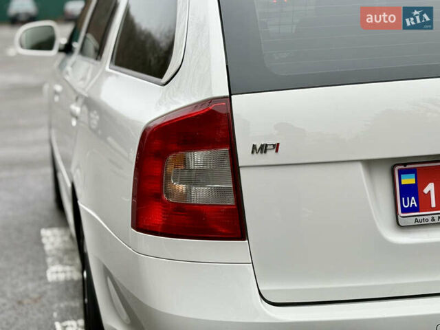 Белый Шкода Октавия, объемом двигателя 1.6 л и пробегом 204 тыс. км за 8999 $, фото 25 на Automoto.ua