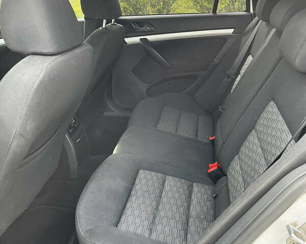 Белый Шкода Октавия, объемом двигателя 1.6 л и пробегом 325 тыс. км за 7800 $, фото 30 на Automoto.ua