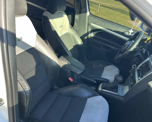 Белый Шкода Октавия, объемом двигателя 1.97 л и пробегом 298 тыс. км за 9999 $, фото 47 на Automoto.ua