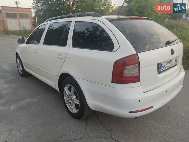 Білий Шкода Октавія, об'ємом двигуна 1.6 л та пробігом 357 тис. км за 6400 $, фото 7 на Automoto.ua