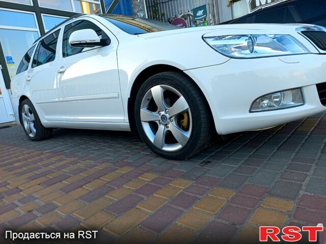 Білий Шкода Октавія, об'ємом двигуна 1.8 л та пробігом 182 тис. км за 8000 $, фото 3 на Automoto.ua