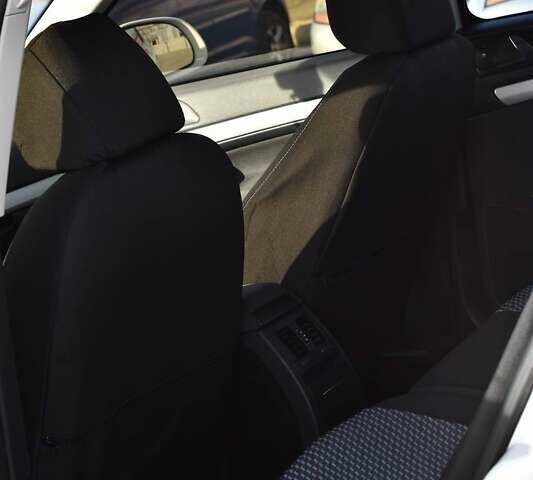 Білий Шкода Октавія, об'ємом двигуна 1.6 л та пробігом 259 тис. км за 7200 $, фото 17 на Automoto.ua