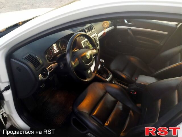 Белый Шкода Октавия, объемом двигателя 2 л и пробегом 245 тыс. км за 11200 $, фото 7 на Automoto.ua