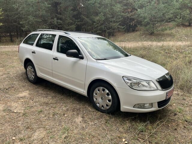 Белый Шкода Октавия, объемом двигателя 1.6 л и пробегом 263 тыс. км за 7499 $, фото 1 на Automoto.ua