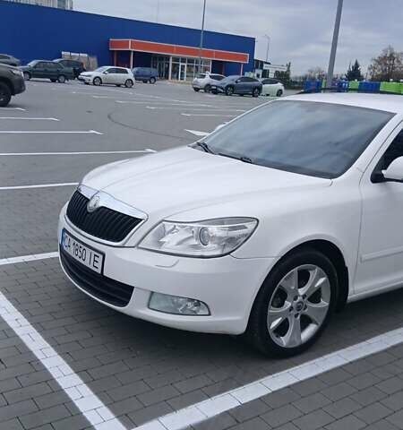 Белый Шкода Октавия, объемом двигателя 1.6 л и пробегом 258 тыс. км за 7900 $, фото 5 на Automoto.ua