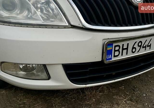 Белый Шкода Октавия, объемом двигателя 1.6 л и пробегом 302 тыс. км за 6600 $, фото 16 на Automoto.ua