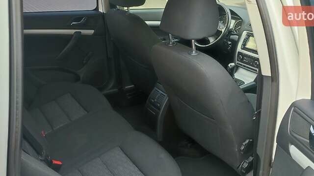 Белый Шкода Октавия, объемом двигателя 1.6 л и пробегом 299 тыс. км за 7500 $, фото 6 на Automoto.ua
