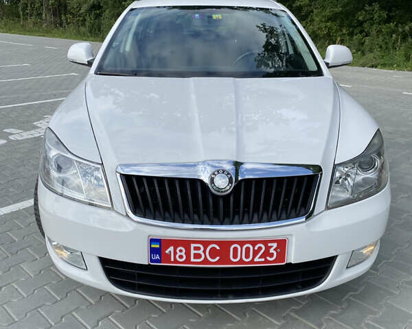Белый Шкода Октавия, объемом двигателя 1.8 л и пробегом 204 тыс. км за 6790 $, фото 1 на Automoto.ua
