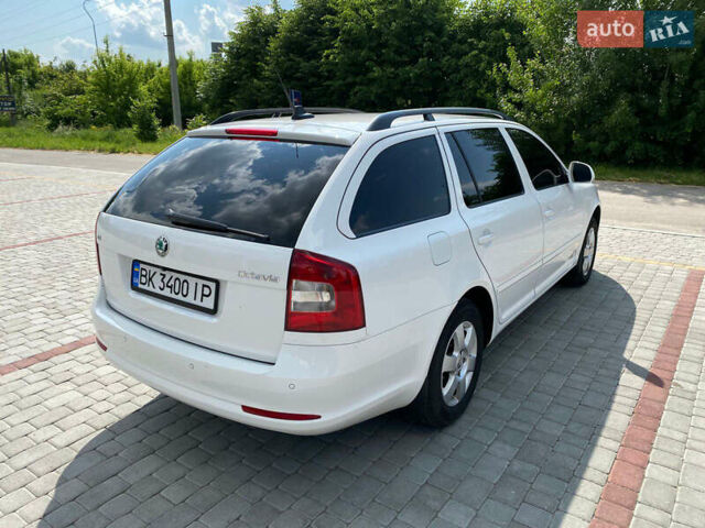 Белый Шкода Октавия, объемом двигателя 1.6 л и пробегом 276 тыс. км за 8999 $, фото 3 на Automoto.ua