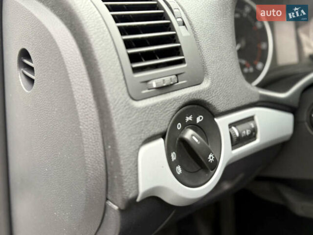 Белый Шкода Октавия, объемом двигателя 1.6 л и пробегом 204 тыс. км за 8999 $, фото 60 на Automoto.ua