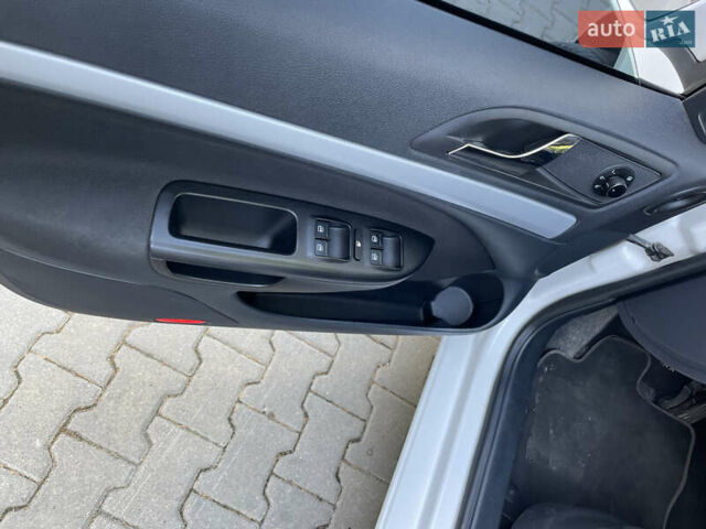 Белый Шкода Октавия, объемом двигателя 1.8 л и пробегом 230 тыс. км за 8500 $, фото 10 на Automoto.ua