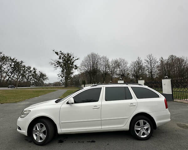 Белый Шкода Октавия, объемом двигателя 1.6 л и пробегом 430 тыс. км за 6850 $, фото 1 на Automoto.ua