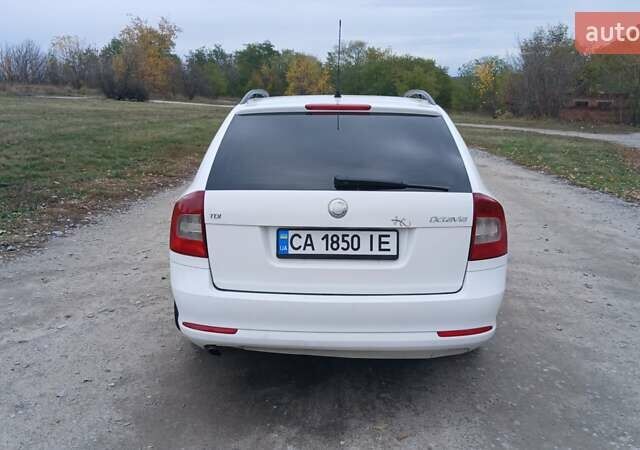 Белый Шкода Октавия, объемом двигателя 1.6 л и пробегом 258 тыс. км за 7900 $, фото 10 на Automoto.ua