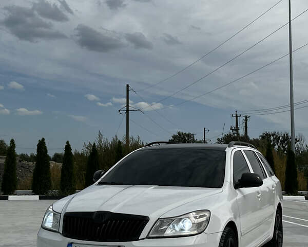 Белый Шкода Октавия, объемом двигателя 1.6 л и пробегом 325 тыс. км за 7800 $, фото 3 на Automoto.ua