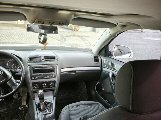 Білий Шкода Октавія, об'ємом двигуна 1.6 л та пробігом 324 тис. км за 6200 $, фото 7 на Automoto.ua