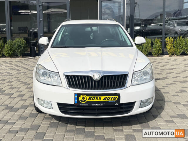 Белый Шкода Октавия, объемом двигателя 1.6 л и пробегом 245 тыс. км за 8200 $, фото 1 на Automoto.ua