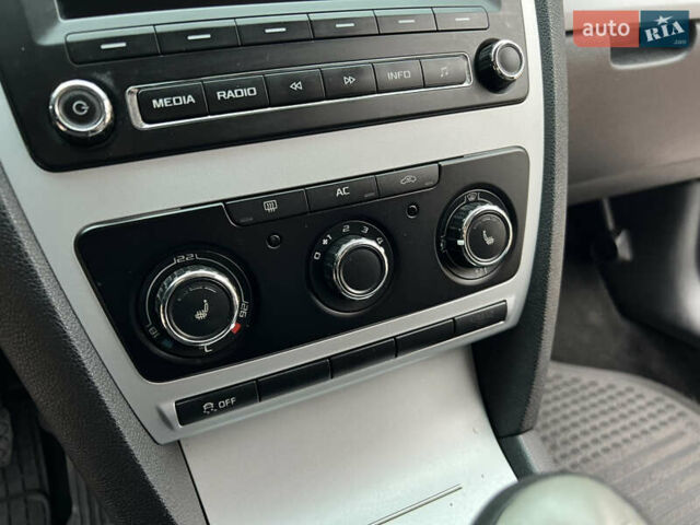 Белый Шкода Октавия, объемом двигателя 1.6 л и пробегом 309 тыс. км за 7499 $, фото 46 на Automoto.ua