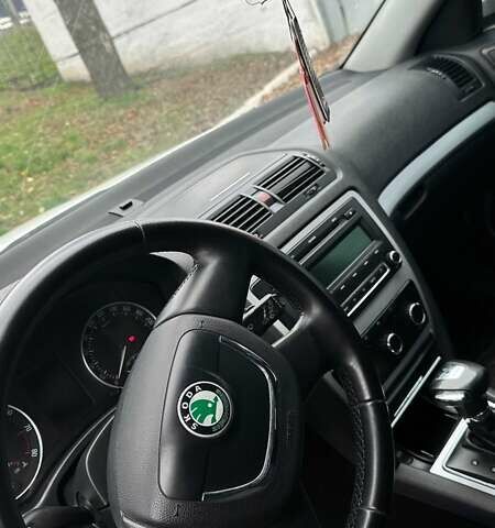 Білий Шкода Октавія, об'ємом двигуна 1.8 л та пробігом 290 тис. км за 7000 $, фото 6 на Automoto.ua