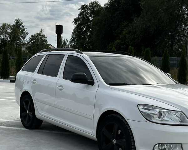 Белый Шкода Октавия, объемом двигателя 1.6 л и пробегом 325 тыс. км за 7800 $, фото 12 на Automoto.ua