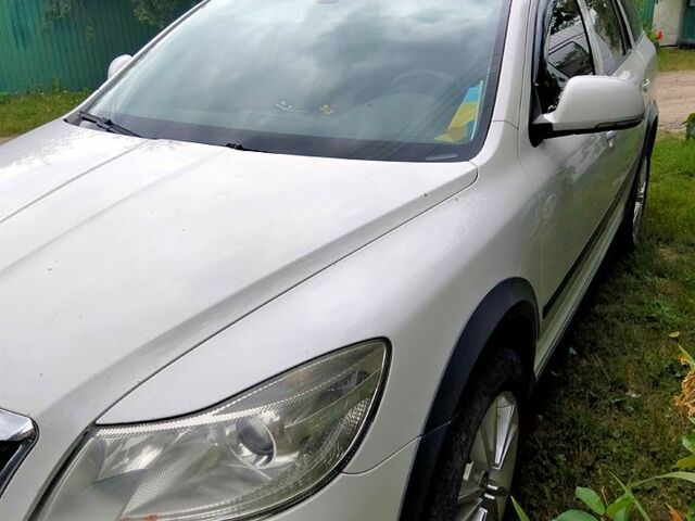 Белый Шкода Октавия, объемом двигателя 1.8 л и пробегом 205 тыс. км за 8000 $, фото 12 на Automoto.ua