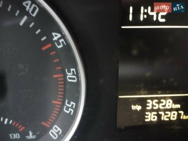 Белый Шкода Октавия, объемом двигателя 1.6 л и пробегом 367 тыс. км за 6600 $, фото 2 на Automoto.ua