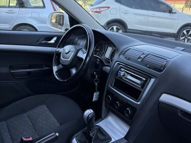 Білий Шкода Октавія, об'ємом двигуна 1.8 л та пробігом 204 тис. км за 6499 $, фото 7 на Automoto.ua