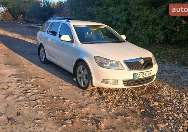 Белый Шкода Октавия, объемом двигателя 1.6 л и пробегом 258 тыс. км за 7900 $, фото 2 на Automoto.ua