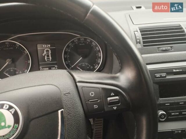 Білий Шкода Октавія, об'ємом двигуна 1.8 л та пробігом 251 тис. км за 10000 $, фото 6 на Automoto.ua