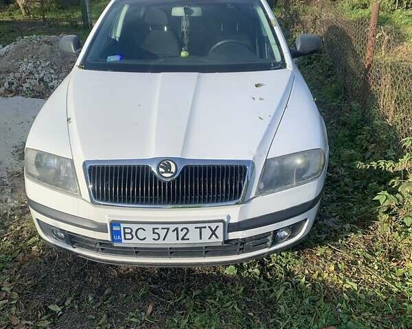 Белый Шкода Октавия, объемом двигателя 1.6 л и пробегом 345 тыс. км за 4500 $, фото 1 на Automoto.ua