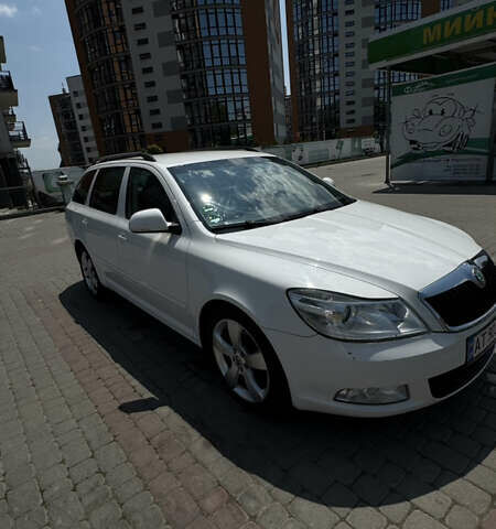 Белый Шкода Октавия, объемом двигателя 1.97 л и пробегом 265 тыс. км за 8300 $, фото 2 на Automoto.ua